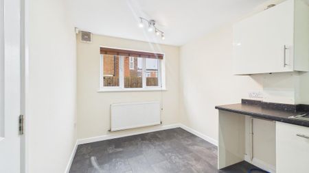 2 bedroom end of terrace house to rent - Photo 5