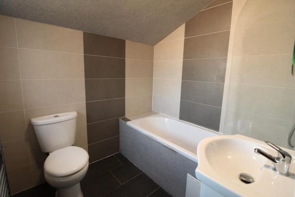 57 Ferrybridge Road, Castleford - Photo 1