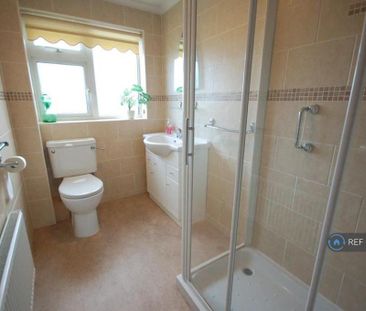 3 bedroom semi-detached house to rent - Photo 6