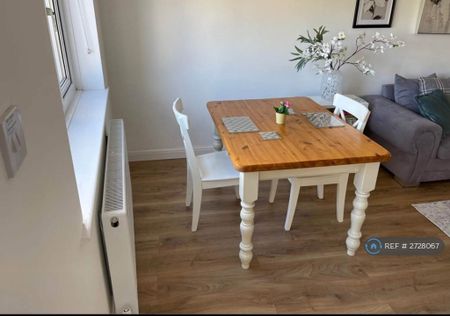 1 bedroom flat to rent - Photo 4