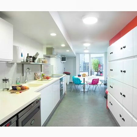 Ensuite Room - Photo 3