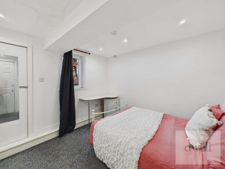 1 bedroom in a house share to rent - Photo 2