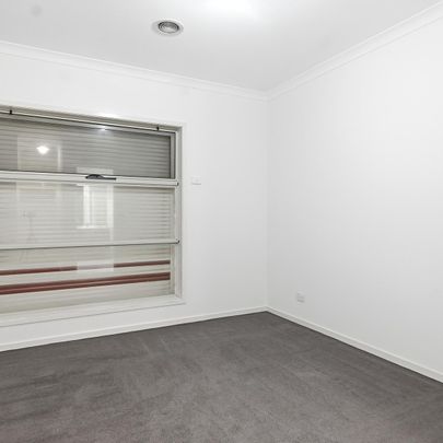 3 BEDROOM HOME IN TRUGANINA - Photo 1