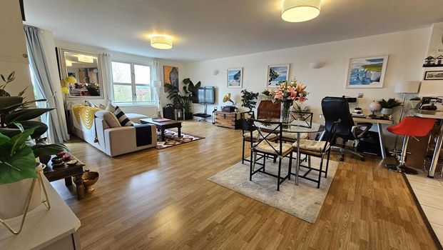 2 bedroom flat to rent - Photo 1