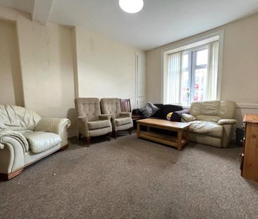 6 bedroom house to rent - Photo 1