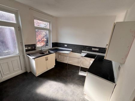 2 bed Terraced - To Let - Photo 5