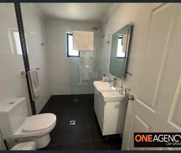 Stunning 4-Bedroom Duplex - Photo 2