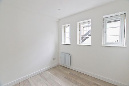 A modern two bedroom apartment located in the heart of Chichester historic city centre became available to rent on long term basis - Photo 2