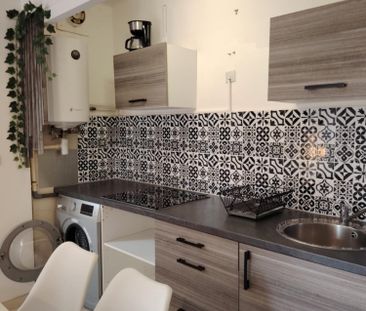 Location Appartement 1 pièce 30m² HYERES 83400 - Photo 5