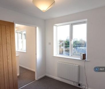 4 bedroom semi-detached house to rent - Photo 3