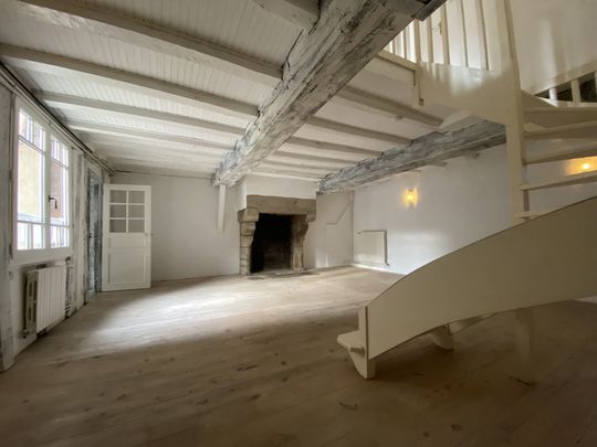 A louer T3 en duplex dans le centre historique de Vannes - Photo 1