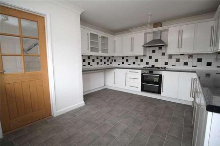 Walnut Close, Alton, Hampshire, GU34 - Photo 4