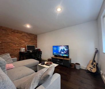 1 bedroom in a flat share to rent - Photo 2