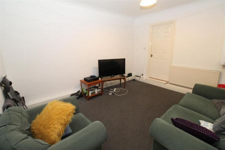 3 bedroom flat to rent - Photo 3