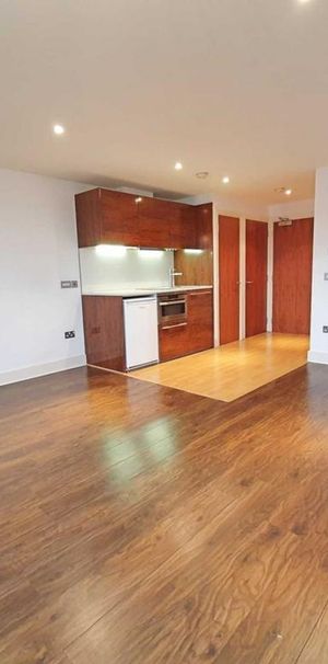 Studio to rent - Photo 1