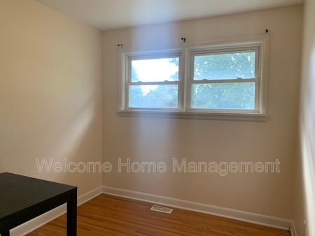 $1,895 / 3 br / 1 ba / Beautiful 3-Bedroom Upper Unit in Thorold! - Photo 2