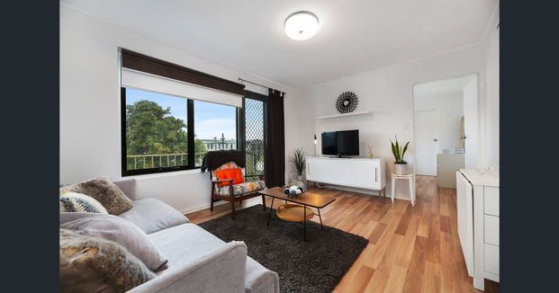 TOP-FLOOR TREAT WITH LIGHT AND STYLE! - Photo 1