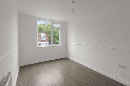 4 bedroom terraced house to rent - Photo 4