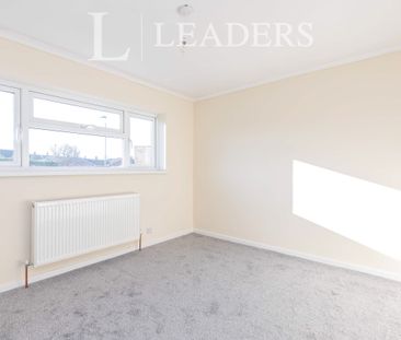 2 bedroom bungalow to rent Mountbatten Drive, Eastbourne, East Suss... - Photo 6