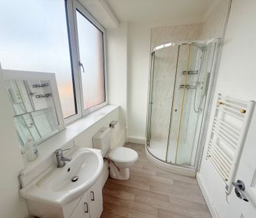 Newton Road, Yeovil, Somerset - Photo 2