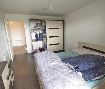 2 bedroom flat to rent - Photo 3