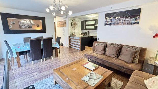 3 bedroom apartment to rent - Photo 1