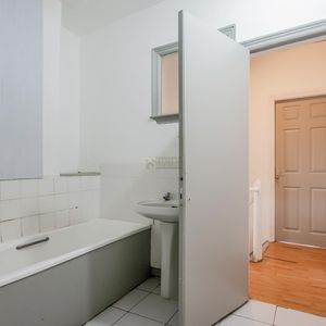 Flat 2, 130 Cape Hill - Photo 2