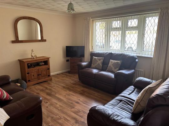 3 bedroom bungalow to rent - Photo 1