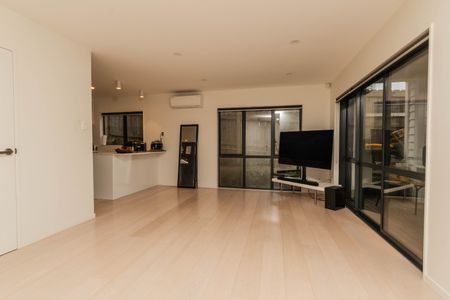 Fantastic home in Panmure - Photo 4