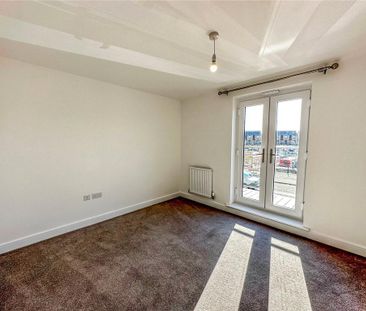 3 bedroom end of terrace house to rent - Photo 2