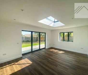 Friern Gardens, Wickford, SS12 - Photo 1