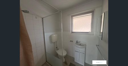 Prime Location! - Photo 3