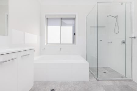 3 Garrison Way, Chisholm NSW 2322 - House For Rent | Domain - Photo 2