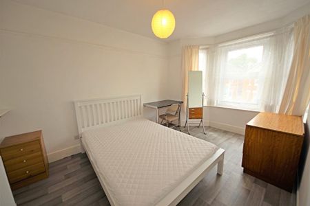 4 bedroom detached house to rent - Photo 3