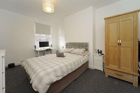 7 bedroom terraced house to rent - Photo 2