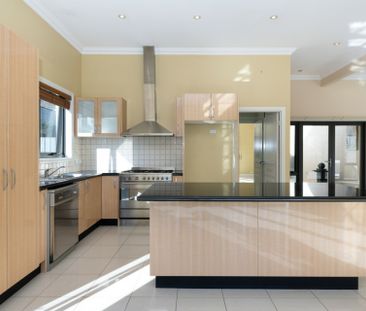 Large family home - Photo 4