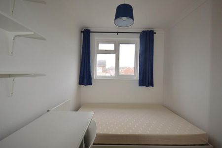 4 bedroom terraced house to rent - Photo 2