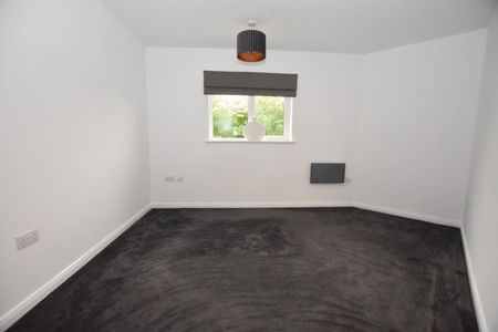 2 bedroom Flat To Let - Photo 4