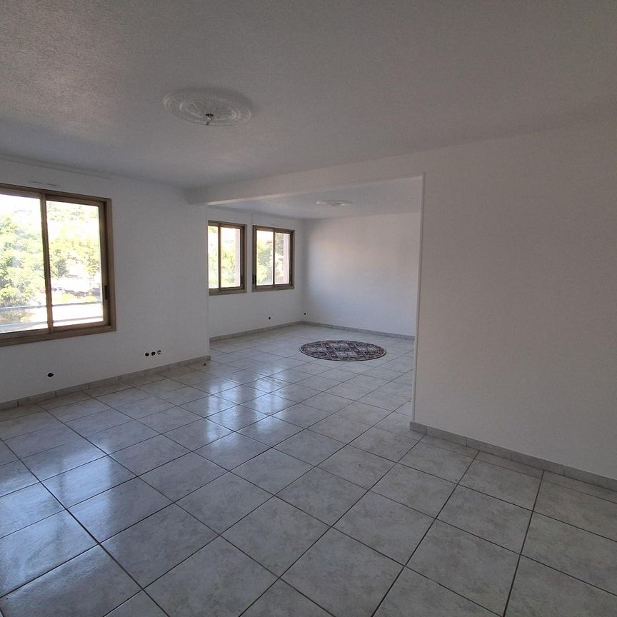 Location Appartement 4 pièces 100m² ST CHAMOND 42400 - Photo 1