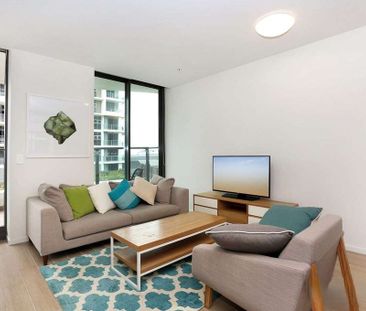 Furnished two-bedroom apartment with large balcony & pool facilities - Photo 2