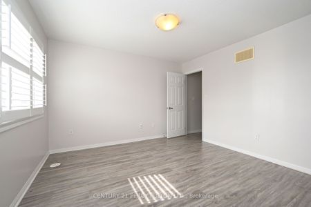 Townhouse For Lease | W8145100 - Photo 4