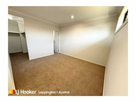 FRESH, MODERN & MOVE IN READY - Photo 4