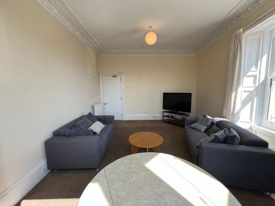 3 bedroom flat to rent - Photo 1