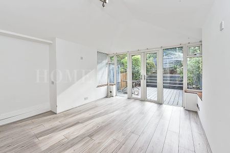 3 bedroom mews to rent - Photo 2