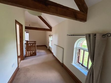 4 bedroom barn conversion to rent - Photo 2