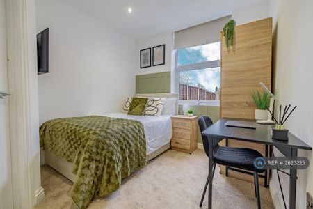 1 bedroom in a house share to rent - Photo 2