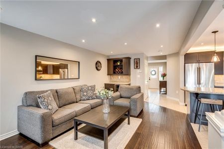 For Lease - 8 Blue Ribbon Way, Hamilton, Ontario - Photo 2