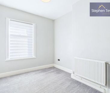 3 bedroom end of terrace house to rent - Photo 2