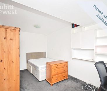 4 bedroom semi-detached house to rent - Photo 3