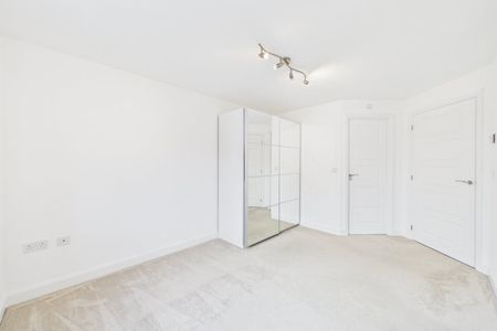 2 bedroom Flat in William Heelas Way, Wokingham - Photo 3